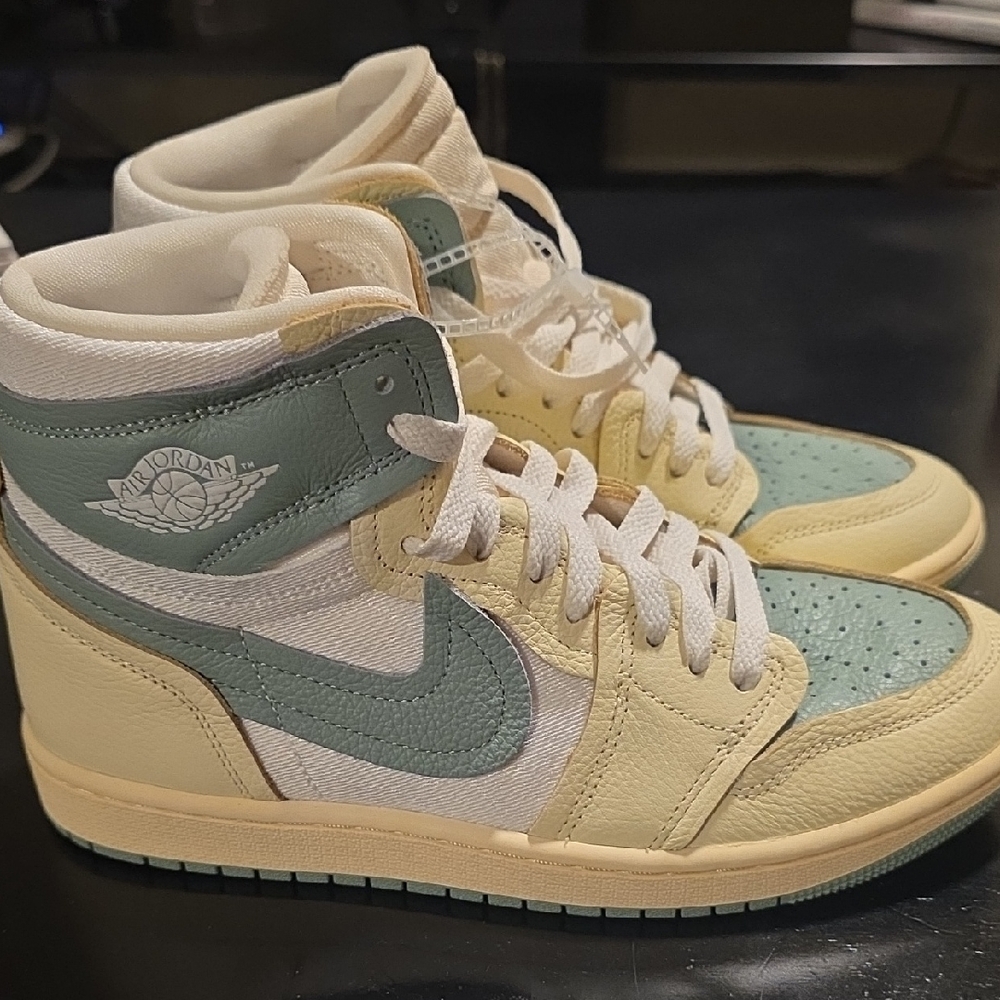 Jordan Women's Sneakers - Mint and Cream